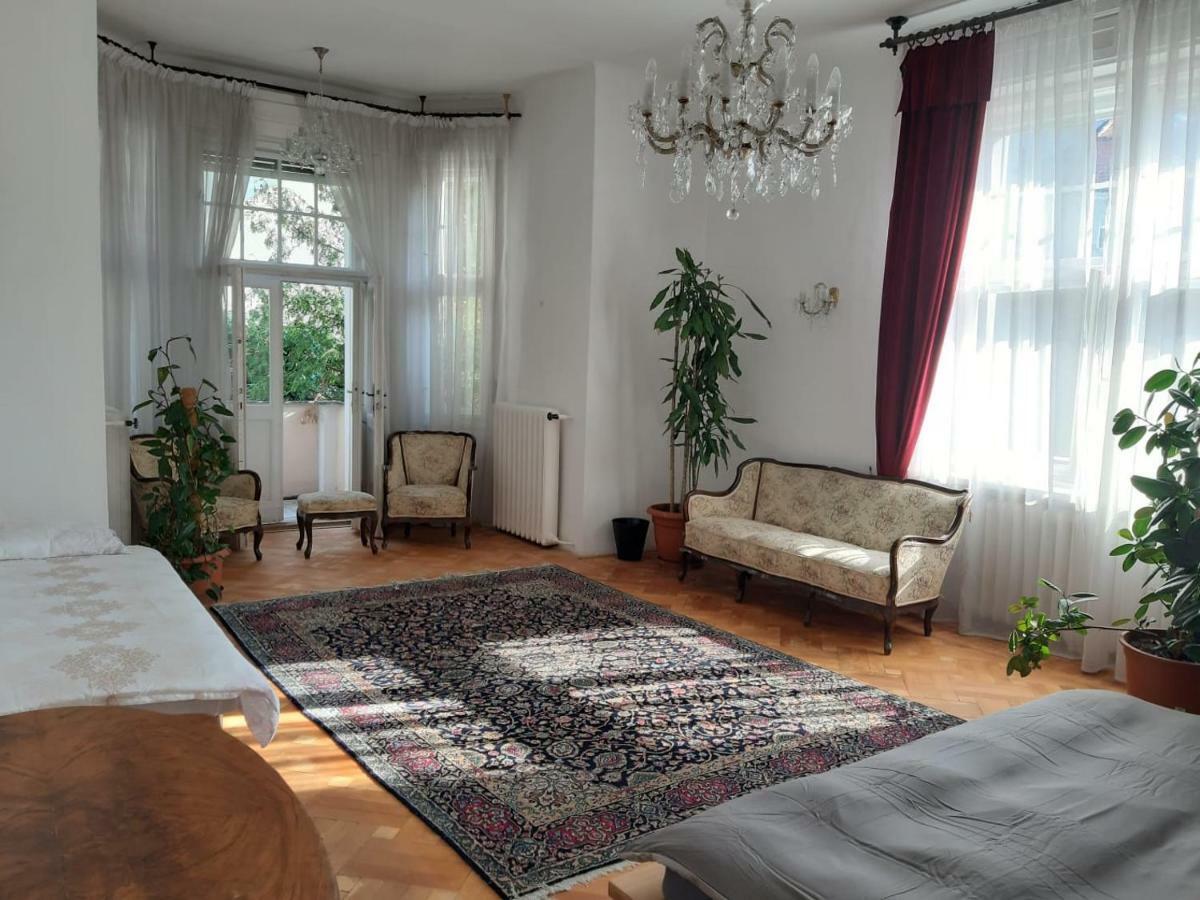 In Prague-big+comfy Praga